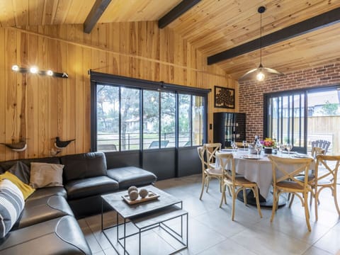 Table, Property, Furniture, Couch, Wood, Window, Interior Design, Floor, Hardwood, Chair