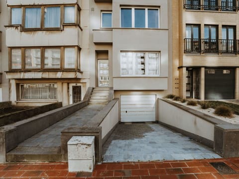 Building, Window, Urban Design, Residential Area, Neighbourhood, Condominium, Real Estate, Facade, Symmetry, Road Surface