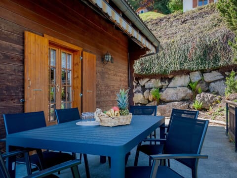 Table, Furniture, Property, Plant, Flowerpot, Azure, Chair, Interior Design, Outdoor Furniture, Houseplant