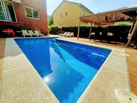 Swimming Pool, Composite Material, Resort, Leisure, Water Feature, Outdoor Furniture, Hotel, Eco Hotel, Villa, Tile