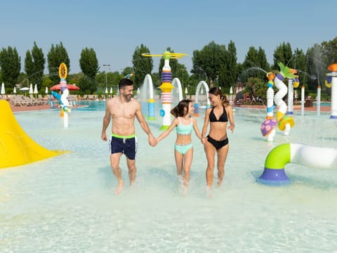 Water, Sky, Swimming Pool, Tree, Fun, Leisure, Aqua