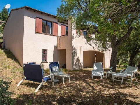 Plant, Property, Building, Furniture, Window, Shade, Tree, Land Lot, Cottage, Residential Area