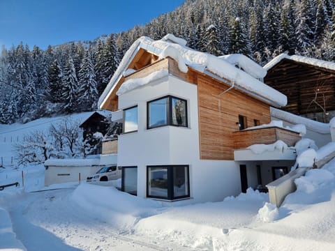 Snow, Building, Property, Daytime, Window, Sky, House, Slope, Tree, Biome