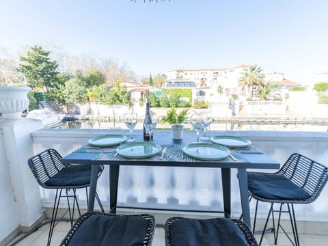 Water, Plant, Sky, Building, Swimming Pool, Tree, Azure, Window, Real Estate, Leisure