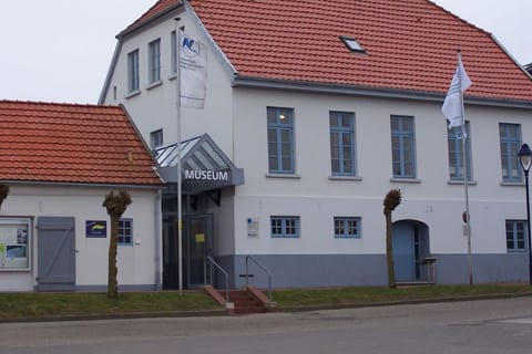 Surroundings [summer] (1-5 km)