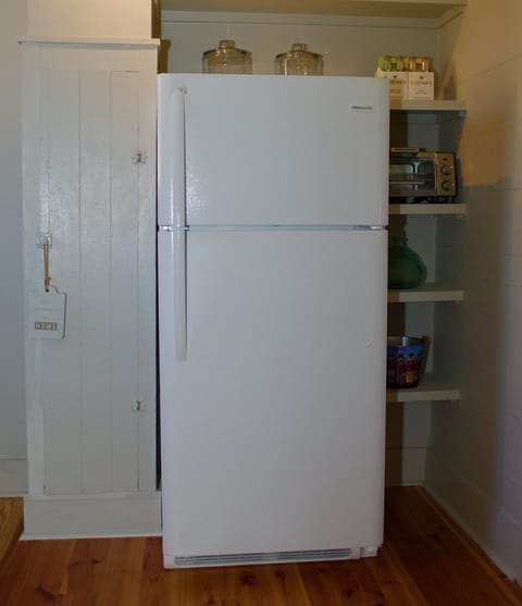 Full size refrigerator

