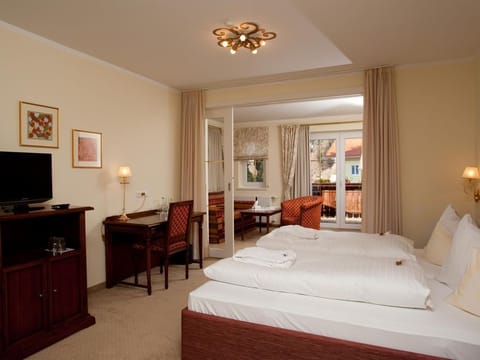 Junior Suite "goldeck" bis 4 Nächte mit Frühstück - Romantik SPA Hotel Seefischer am Seesuperior House in Carinthia, Austria