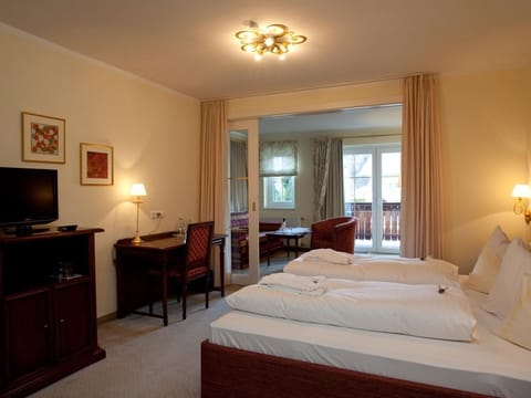 Junior Suite "breitwand" bis 4 Nächte mit Frühstü - Romantik SPA Hotel Seefischer am Seesuperior House in Carinthia, Austria