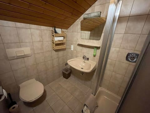 Ferienwohnung 15, Südbalkon, Blick auf die Berge - Hotel-gasthof Lammersdorf Bed and Breakfast in Spittal an der Drau