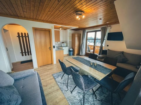 Ferienwohnung 15, Südbalkon, Blick auf die Berge - Hotel-gasthof Lammersdorf Bed and Breakfast in Spittal an der Drau