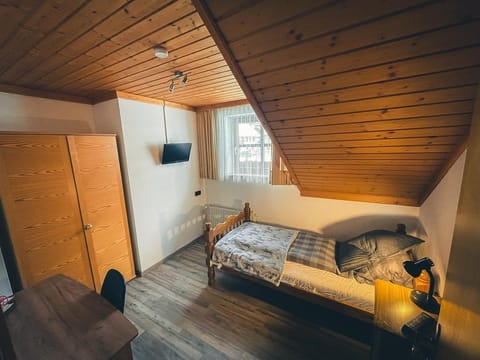 Einzelzimmer 18, WC, Bad - Hotel-gasthof Lammersdorf Bed and Breakfast in Spittal an der Drau