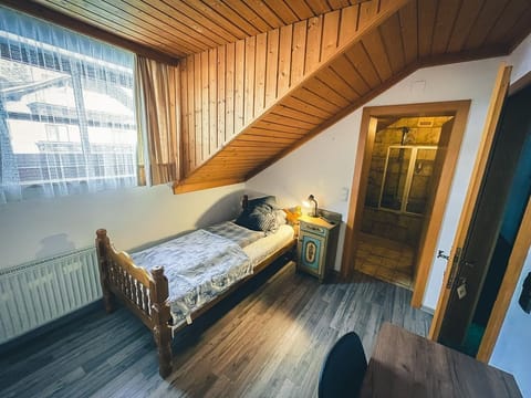 Einzelzimmer 18, WC, Bad - Hotel-gasthof Lammersdorf Bed and Breakfast in Spittal an der Drau