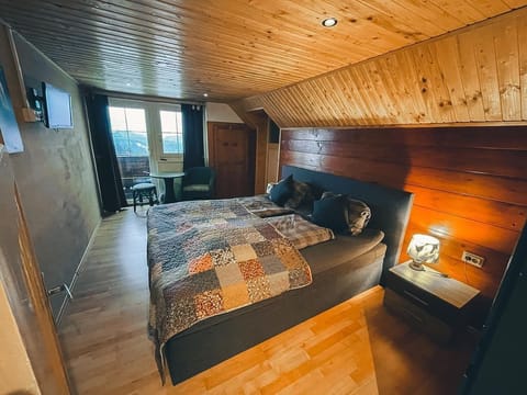 Ferienwohnung 11, Südbalkon, Blick auf die Berge - Hotel-gasthof Lammersdorf Bed and Breakfast in Spittal an der Drau