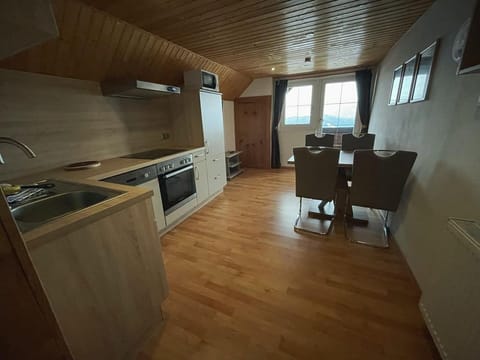 Ferienwohnung 11, Südbalkon, Blick auf die Berge - Hotel-gasthof Lammersdorf Bed and Breakfast in Spittal an der Drau