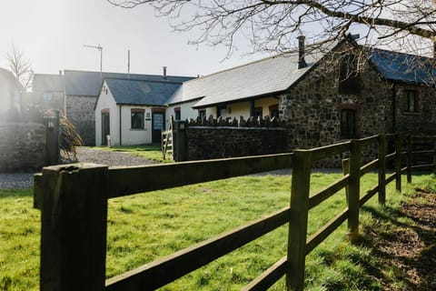 Outside Toes Rock Cottage, grass area and fence leading to entrance