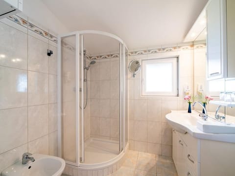 Panorama Zimmer mit Blick Über den See - Hotel Alexanderhof Bed and Breakfast in Spittal an der Drau