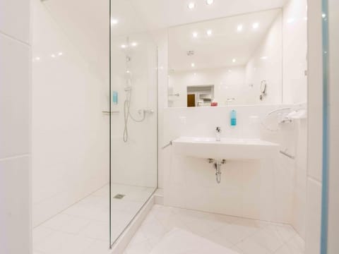 Doppelzimmer Deluxe mit Seeblick - Hotel Bellevue Bed and Breakfast in Spittal an der Drau