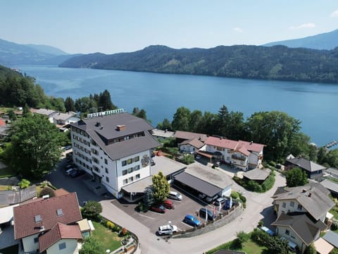 Standard Doppelzimmer Waldseite - Hotel Bellevue Bed and Breakfast in Spittal an der Drau