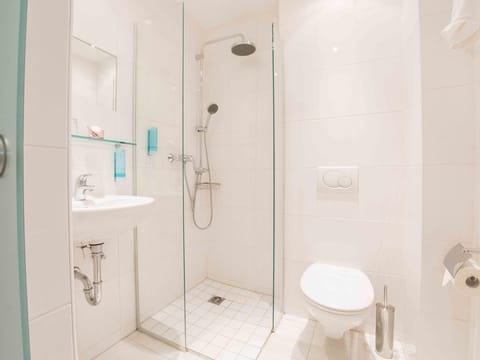 Standard Doppelzimmer Waldseite - Hotel Bellevue Bed and Breakfast in Spittal an der Drau