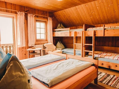 Mirnock - 6-bett Familienzimmer mit Ostbalkon - Alexanderhütte Farm Stay in Carinthia, Austria