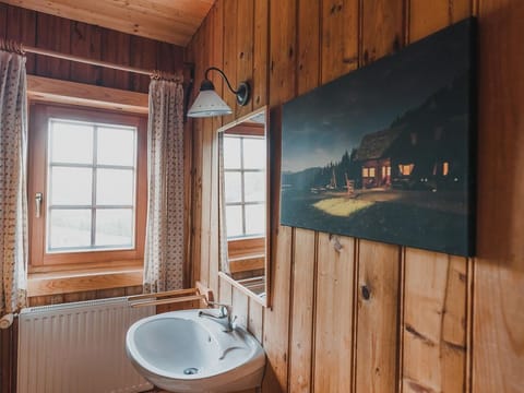 Nord - DZ mit Stockbett, Ostfenster und Almblick - Alexanderhütte Farm Stay in Carinthia, Austria