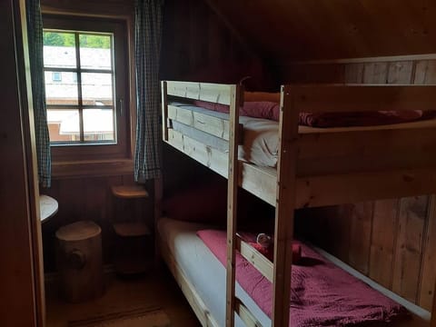 Melker - DZ mit Stockbett und Westfenster - Alexanderhütte Farm Stay in Carinthia, Austria