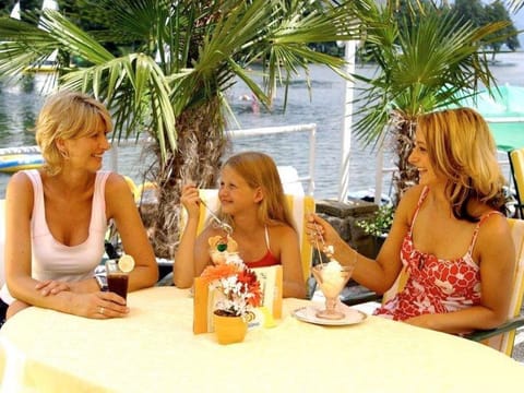 Doppelzimmer, Dusche, WC, Balkon - Seehotel Steiner House in Spittal an der Drau