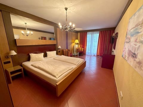 Doppelzimmer, Dusche, WC, Balkon - Seehotel Steiner House in Spittal an der Drau