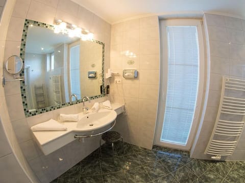 Doppelzimmer Classic mit Balkon - Seehotel Steiner House in Spittal an der Drau