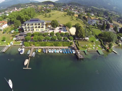 Mehrbettzimmer, Dusche, WC, Süd - Strandhotel Pichler House in Carinthia, Austria