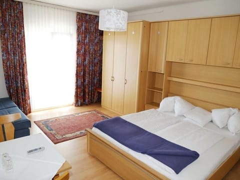 Doppelzimmer mit Südbalkon - Strandhotel Pichler House in Spittal an der Drau