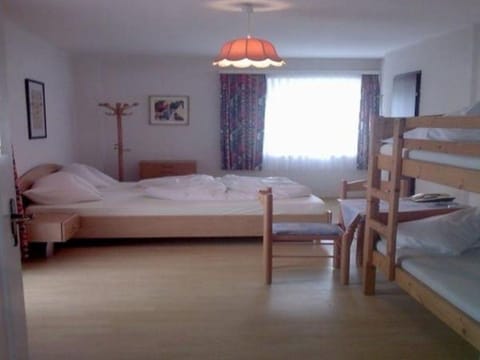 Multi-bed room with west-facing balcony - Strandhotel Pichler House in Spittal an der Drau