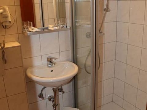 Mehrbettzimmer Gartenseitig - Strandhotel Pichler House in Spittal an der Drau