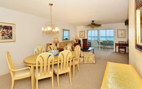 1055-603 Dining area