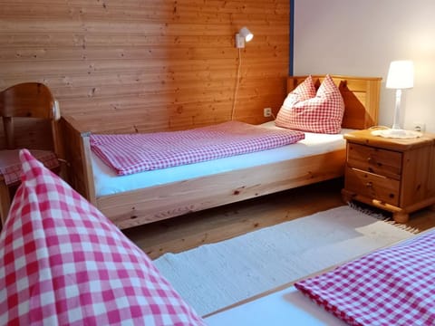 Vacation apartment Bergkristall with lake view - Bauernhof Stauder Farm Stay in Carinthia, Austria