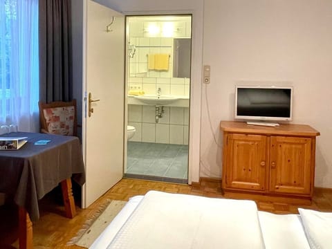 Double room first floor, Haus Frühauf (1) - Mörtbauerhof and Haus Frühauf Farm Stay in Carinthia, Austria