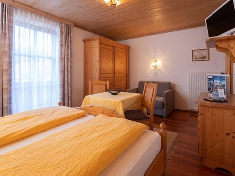 Doppelzimmermit Balkon Mörtbauerhof - Mörtbauerhof und Haus Frühauf Farm Stay in Carinthia, Austria