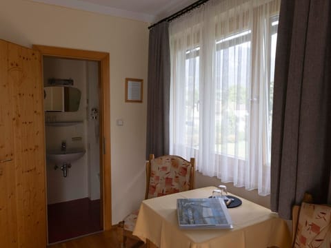 Doppelzimmer mit Balkon Haus Frühauf - Mörtbauerhof und Haus Frühauf Farm Stay in Carinthia, Austria