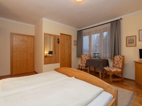 Doppelzimmer mit Balkon Haus Frühauf - Mörtbauerhof und Haus Frühauf Farm Stay in Carinthia, Austria