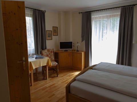Doppelzimmer mit Balkon Haus Frühauf - Mörtbauerhof und Haus Frühauf Farm Stay in Carinthia, Austria