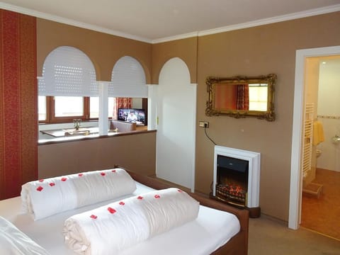 Turmzimmer Balkon zum See - Staudacher Hof Das Romantische Haus Bed and Breakfast in Spittal an der Drau