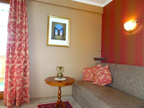 Turmzimmer Balkon zum See - Staudacher Hof Das Romantische Haus Bed and Breakfast in Spittal an der Drau