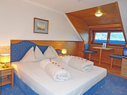 Doppelzimmer Standard mit Seeblick - Staudacher Hof Das Romantische Haus Bed and Breakfast in Spittal an der Drau