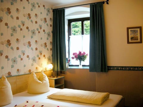 Family apartment with balcony (2-4 pers.) - Staudacher Hof - Das Romantische Haus Bed and Breakfast in Spittal an der Drau
