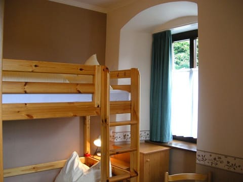 Family apartment with balcony (2-4 pers.) - Staudacher Hof - Das Romantische Haus Bed and Breakfast in Spittal an der Drau