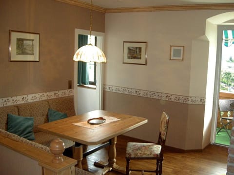 Family apartment with balcony (2-4 pers.) - Staudacher Hof - Das Romantische Haus Bed and Breakfast in Spittal an der Drau