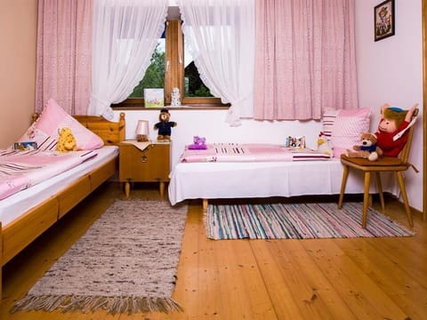 Familienzimmer für 2 Erw. + Kinder Schneewittchen - Landhaus Pension Holle Farm Stay in Carinthia, Austria