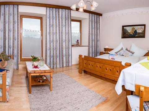 Familienzimmer für 2 Erw. + Kinder Schneewittchen - Landhaus Pension Holle Farm Stay in Carinthia, Austria