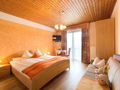 2-3 Bett mit Balkon Goldene Gans - Landhaus Pension Holle Farm Stay in Carinthia, Austria