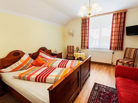 Familienzimmer Rosenrot - Landhaus Pension Holle Farm Stay in Carinthia, Austria